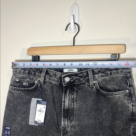NWT Tommy Black Denim Tapered Mom Jeans, Size 12 - Picture 6 of 9